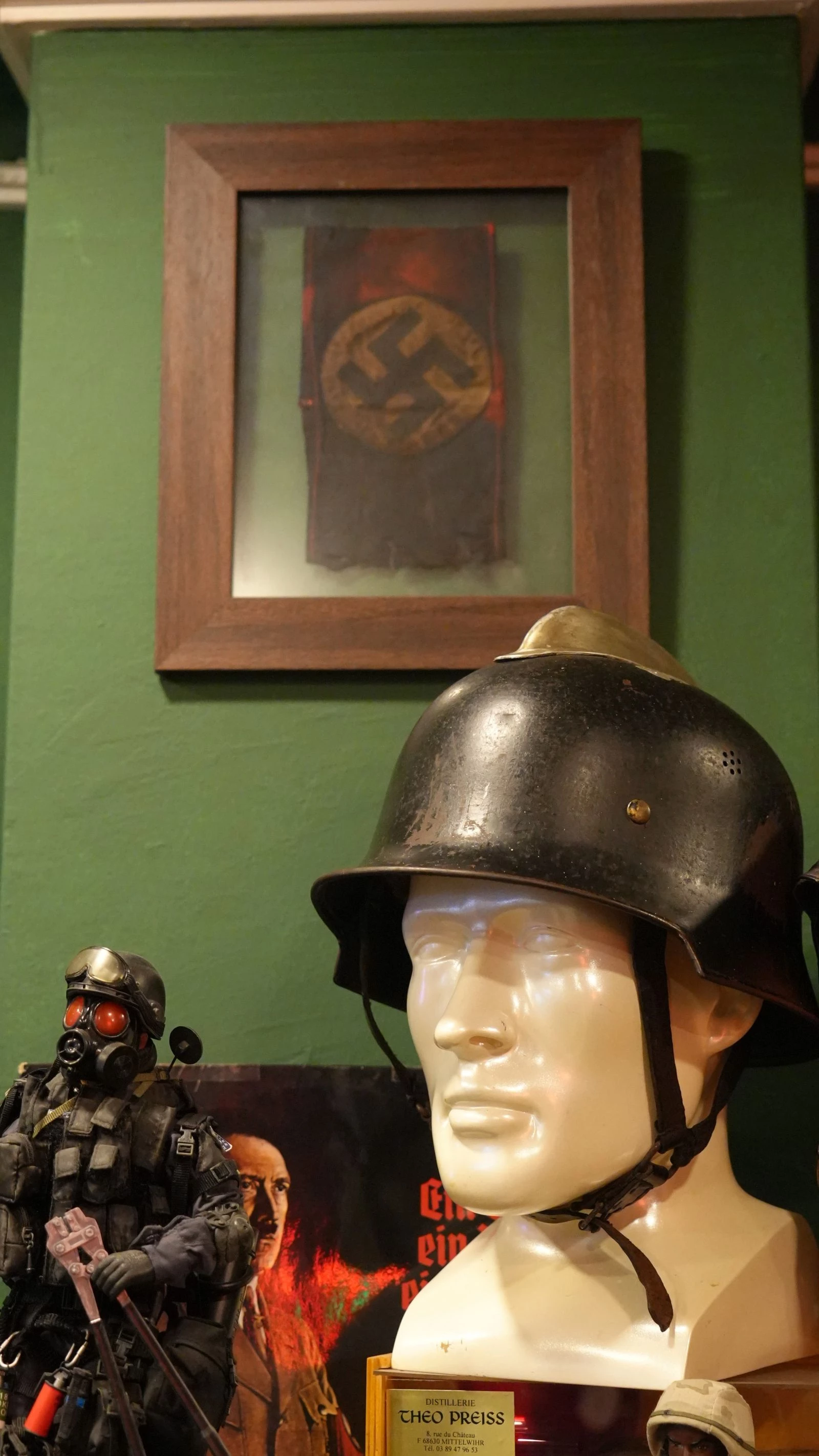 2 Dunya Savasindan Kalan Objeler Antikacida Sergileniyor (2)