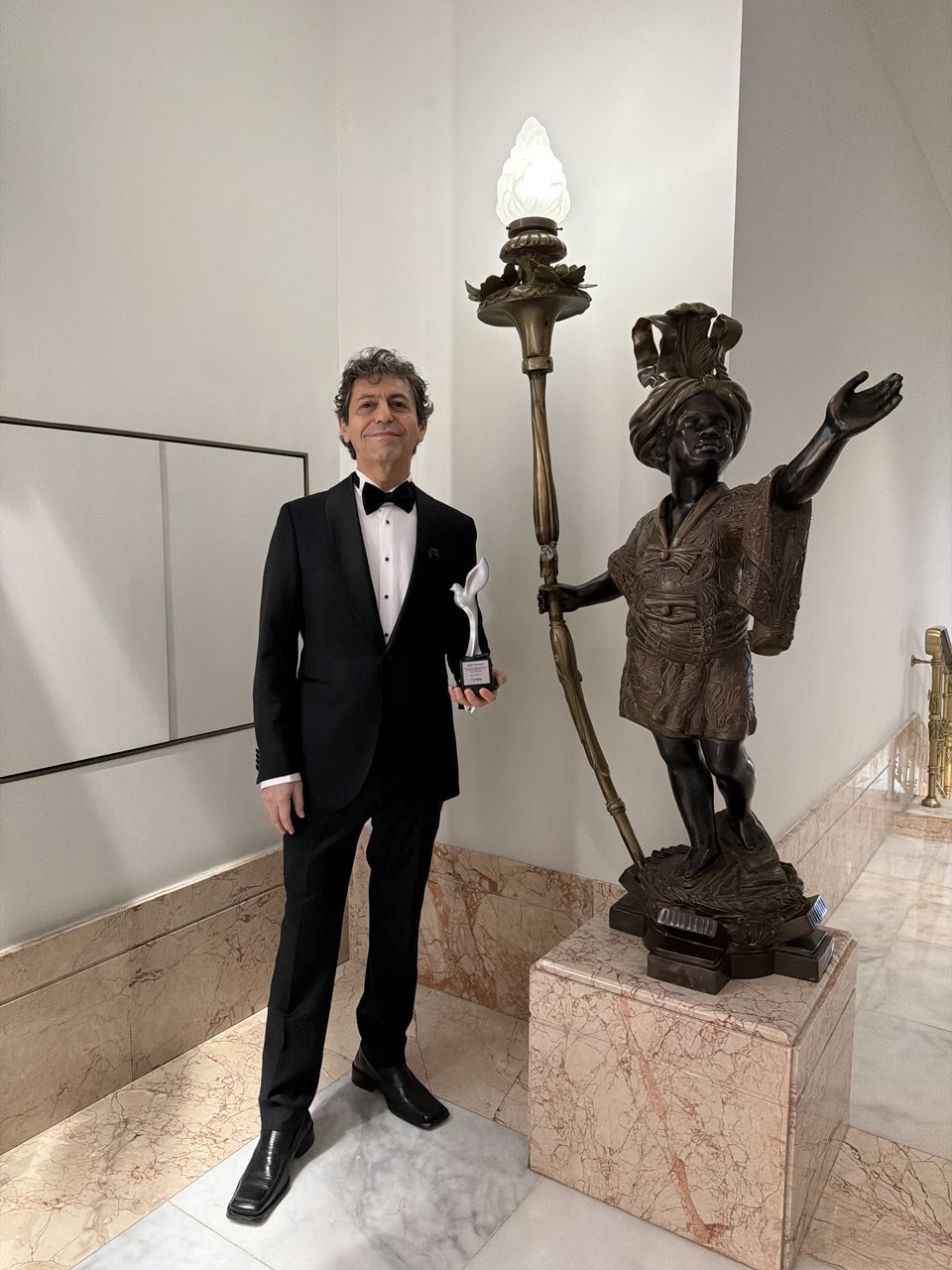 Akif Manaf Egeyon Baris Odulunu Aldi (2)