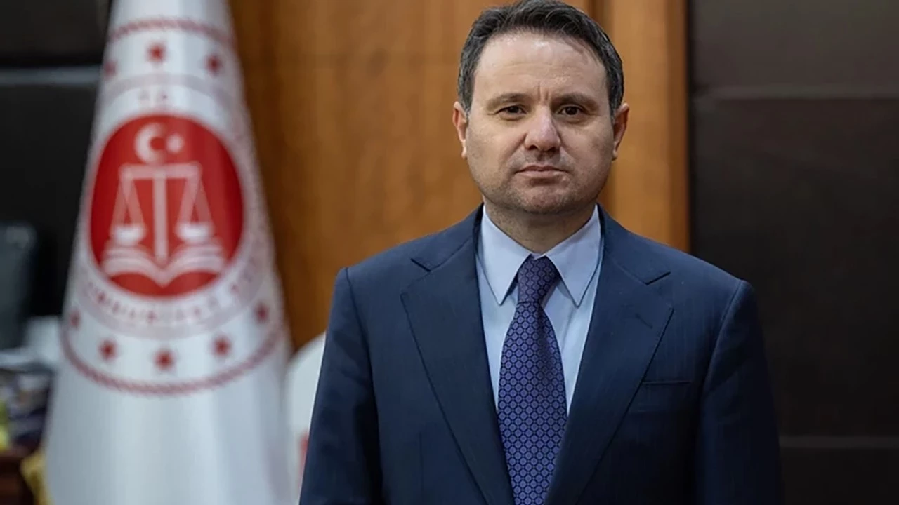 Akın Gürlek (1)