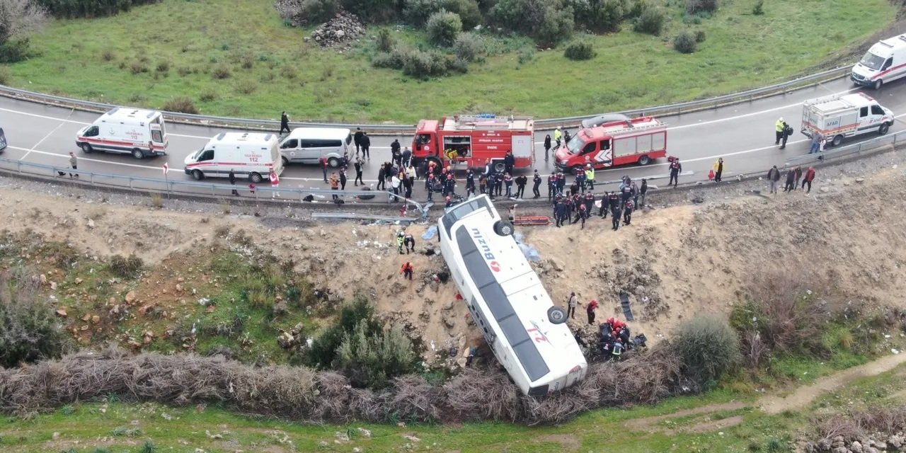 Antalyada Yolcu Otobusu Faciasi Can Kaybi 10A Yukseldi