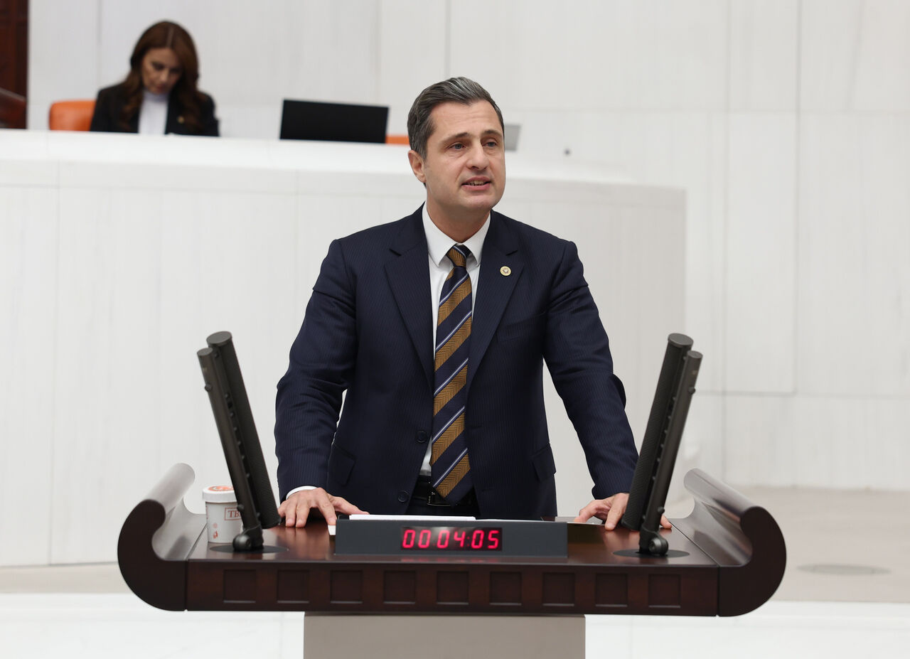 Chpli Deniz Yucel Izmirin Tarihi Binalarina Vakiflar Genel Mudurlugu Eliyle Coktuler