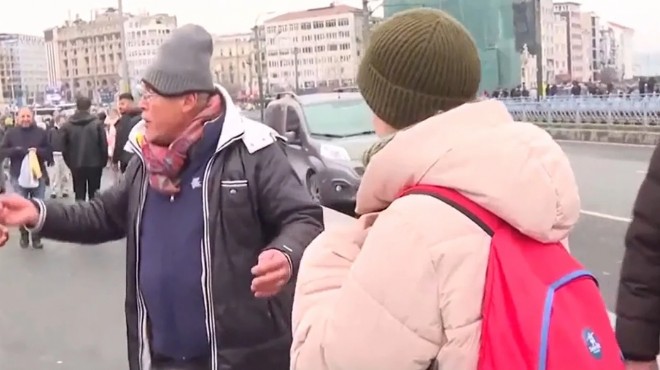 Galata Koprusunde Veganim Diyerek Baliklari Denize Doken Kadin Kim