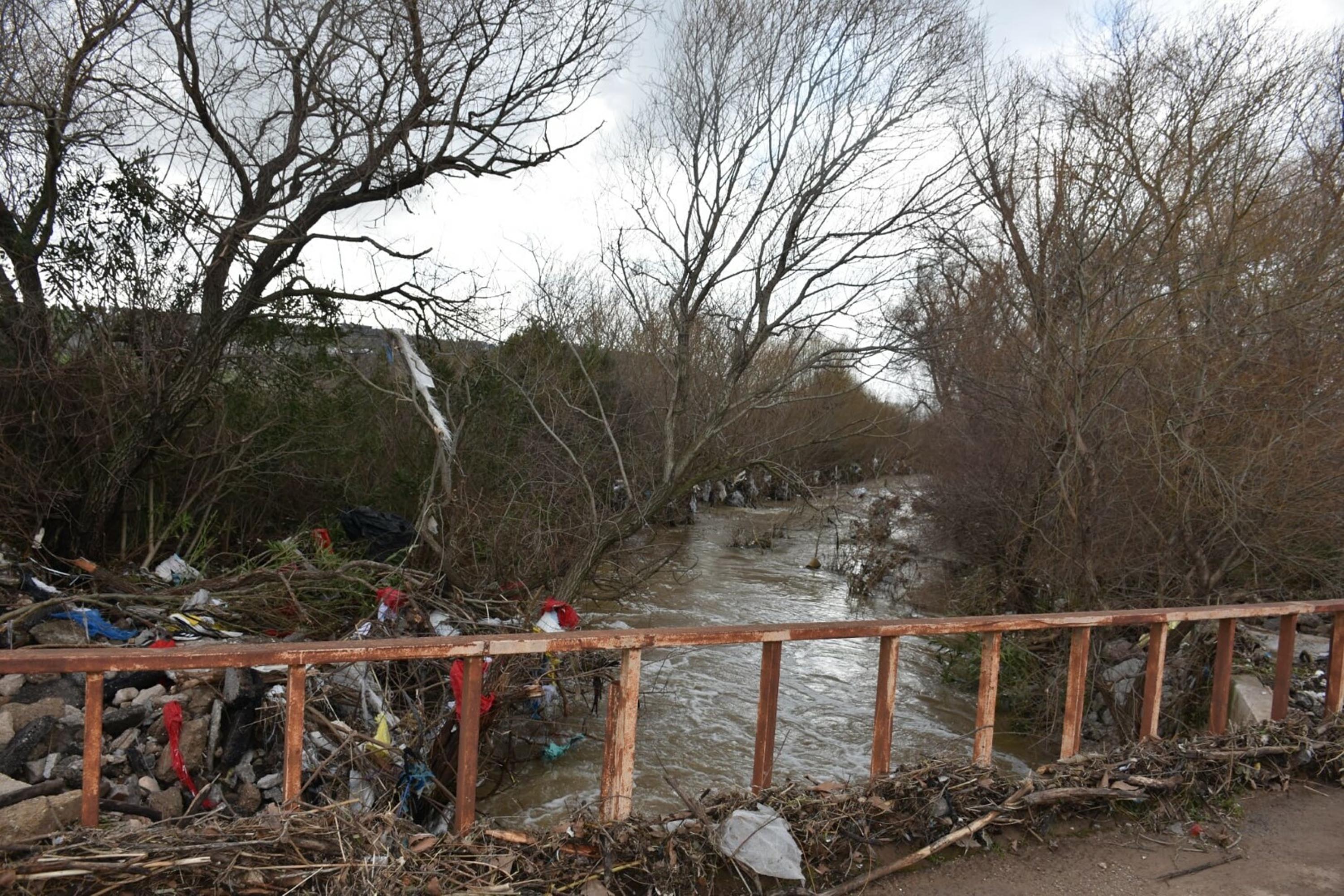 I Z M I R D E O T O M O B I L D E R E U Z E R I N D E K I K O P R U 1154485 342810