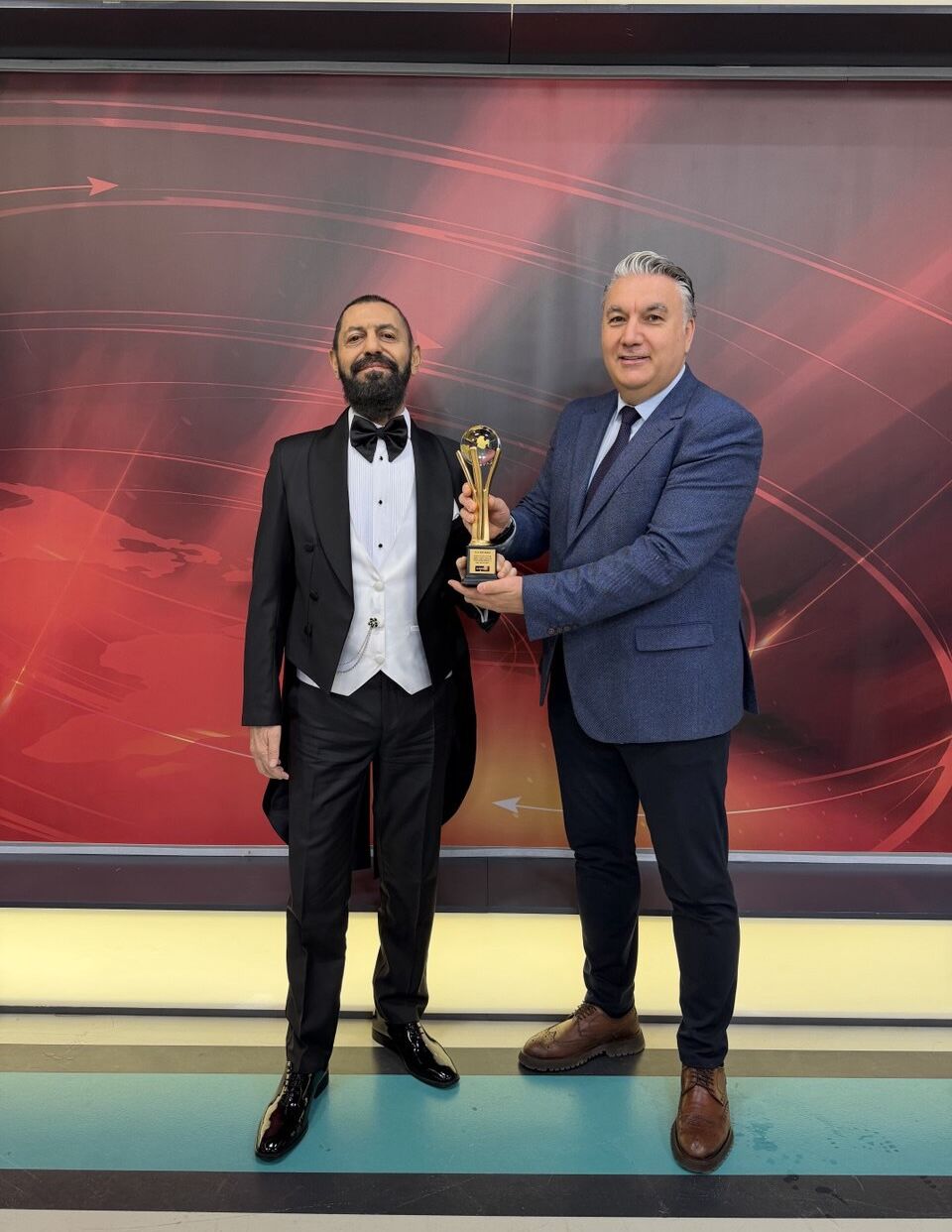 Akif Manafa Kuresel Baris Calismalari Icin Cine1 Odulu (2)