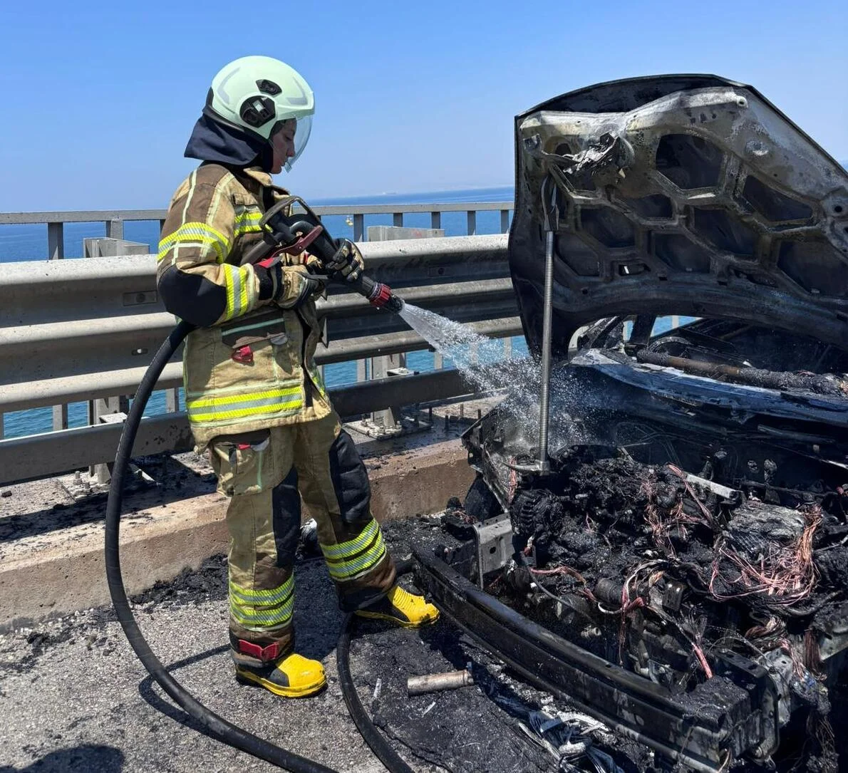 Alevlere Meydan Okuyan Kadin Cocukluk Hayalini Itfaiyeci Olarak Gerceklestirdii (2)