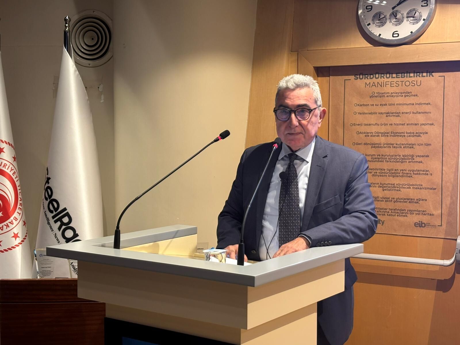 Izmirde Deneyimden Gelecege Paneli Yogun Katilim Ile Gerceklesti (2)