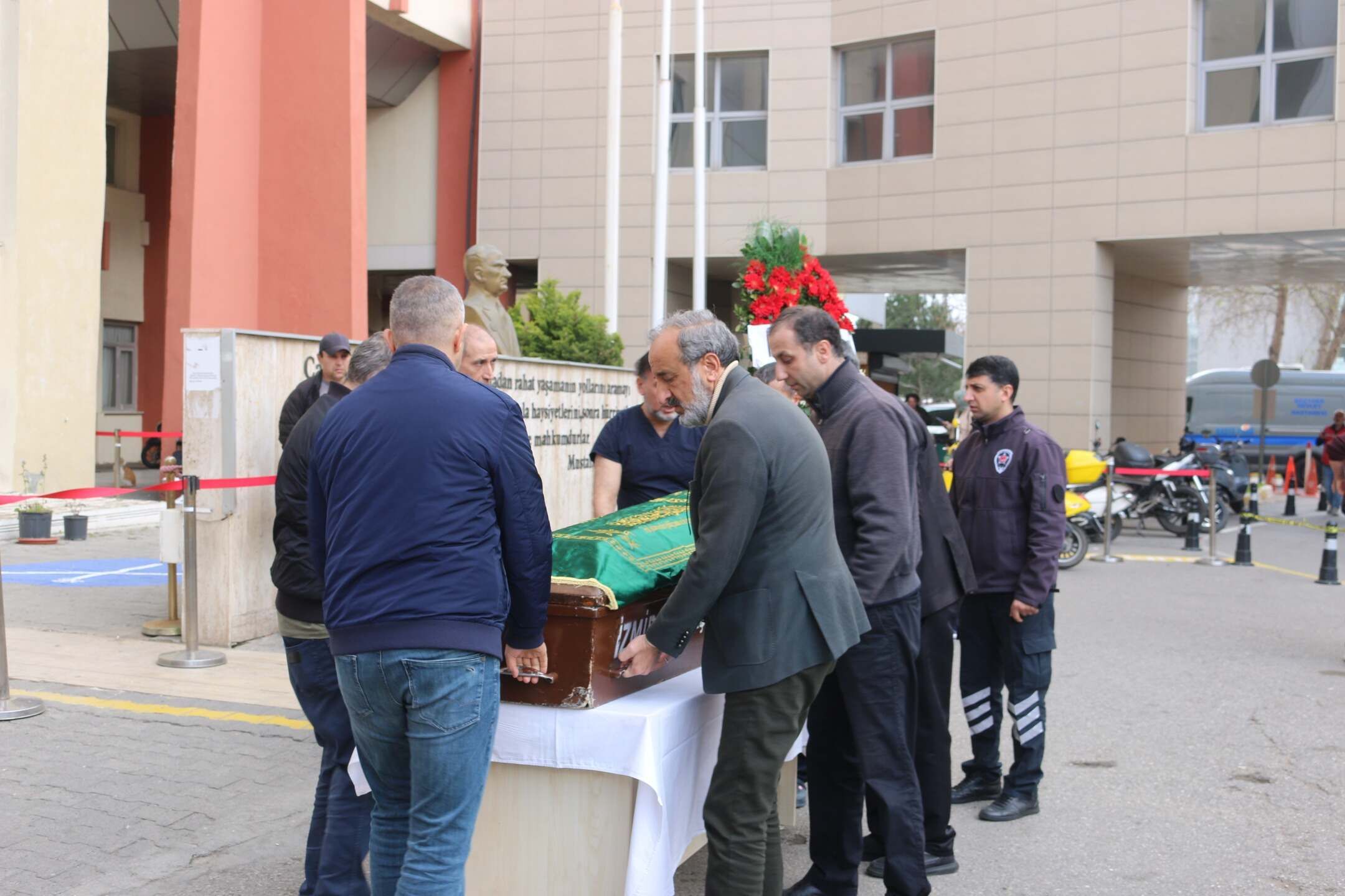 Izmirin Efsane Doktorlarindan Prof Dr Mustafa Zafer Uguz Vefat Etti (1)