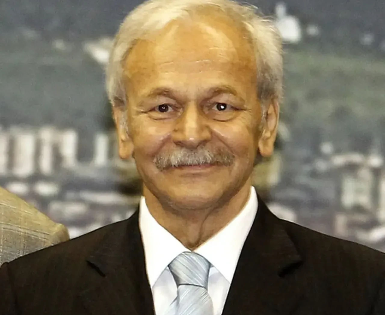 Merhum Sanatci Kamil Sonmezin Oglu Murat Sonmez Vefat Etti-1