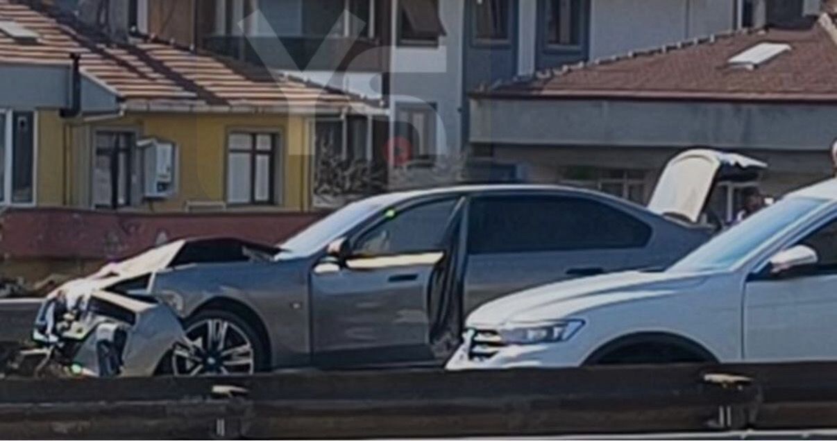 Son Dakika Sadettin Saran Stadyuma Giderken Kaza Gecirdi