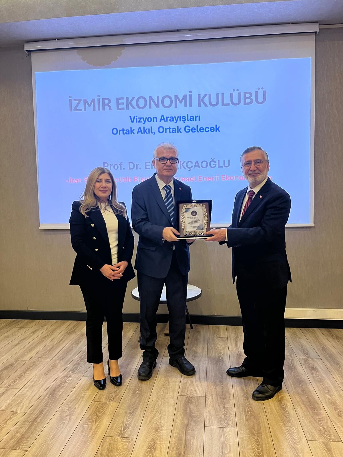 Akcaoglundan Carpici Uyari Kuresel Sistem Degisiyor (2)