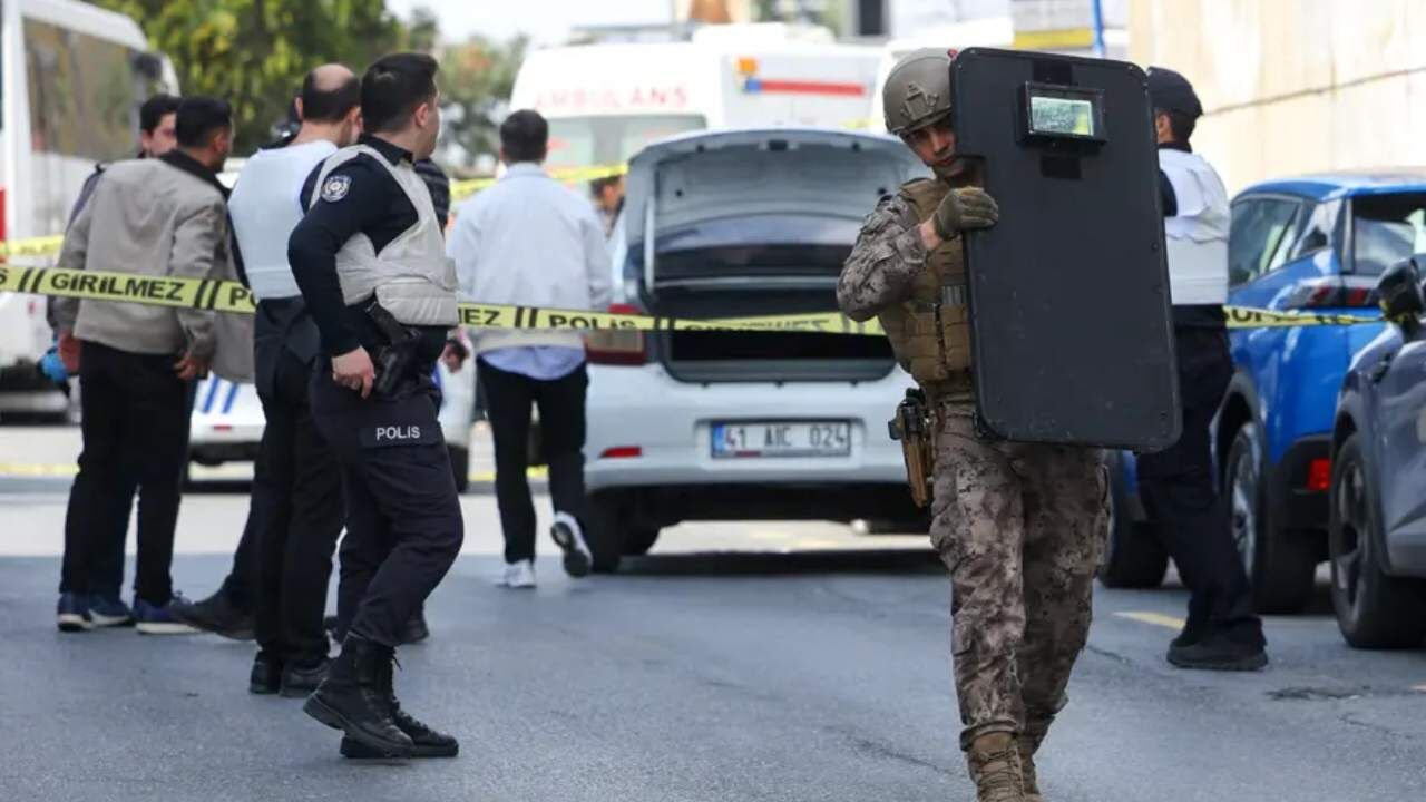 Bakan Ciftci Konsolosluk Onundeki Saldirganlarin Kimlikleri Tespit Edildi