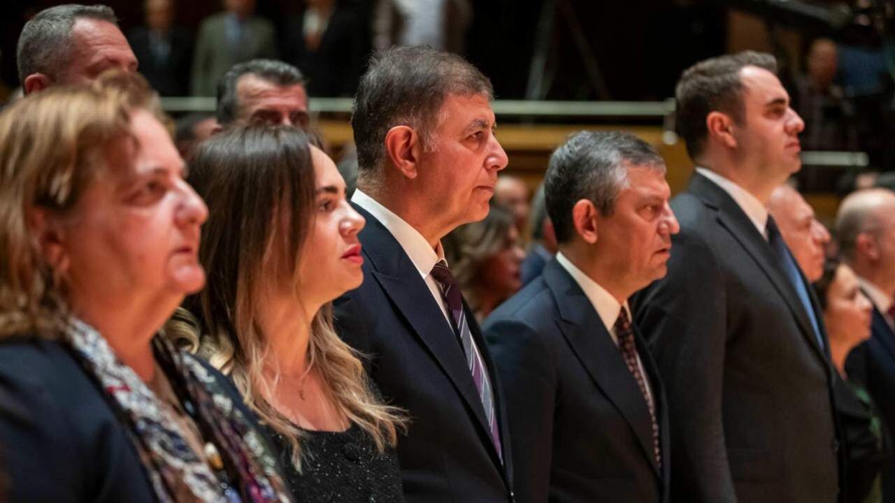 Ozelden Iktidara Sert Mesaj Silkelemelere Ragmen Ayaktayiz (2)