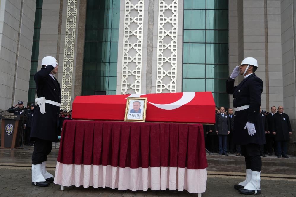 Sevilen Polis Memuru Sadik Calar Vefat Etti 2