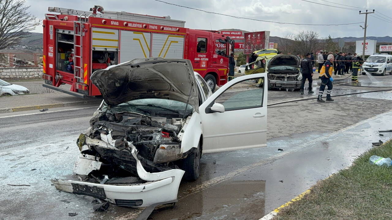 Sivasspor Tesisleri Onunde Kaza 4U Futbolcu 6 Kisi Yaralandi