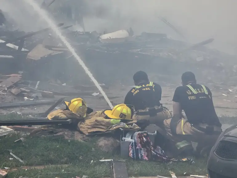 Abdde Apartmanda Dogal Gaz Kaynakli Patlama 3 Olu 5 Yarali-1