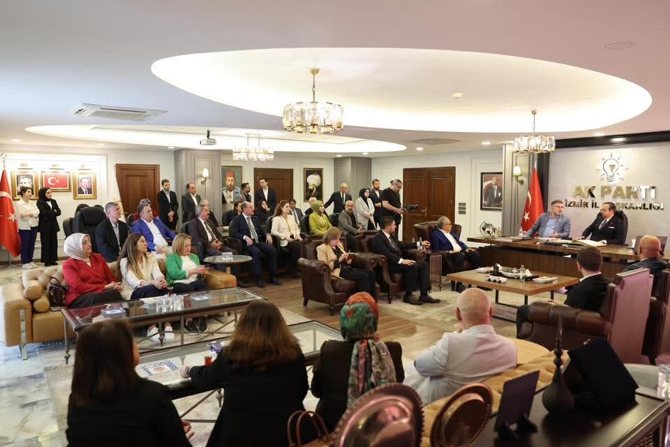 Ak Parti Genel Baskan Yardimcisi Kursad Zorludan Izmirde Dikkat Ceken Mesajlar (4)