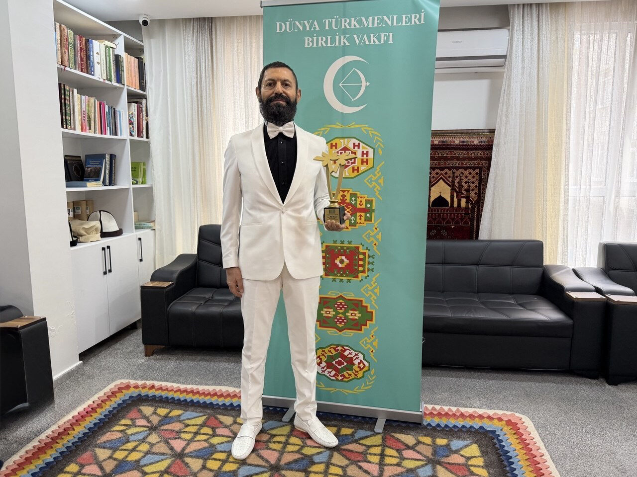Akif Manafa Baris Icin Insanlik Odulu Takdim Edildi (1)