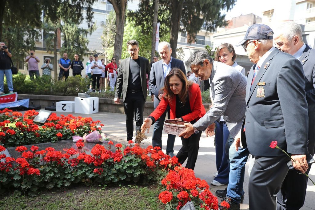 Anneler Gununde Zubeyde Hanim Icin Kostular (3)