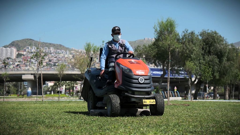 Bayram Oncesi Parklara Bakim Mesaisi (2)