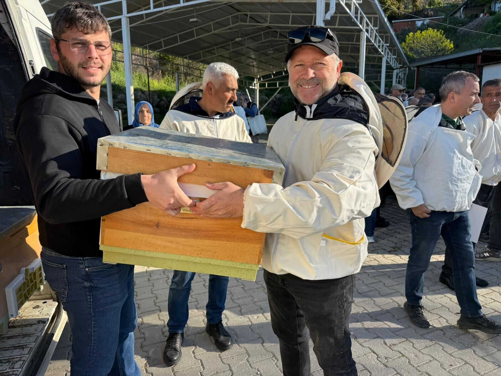 Bornovada 80 Kursiyer Ariciliga Adim Atti-1