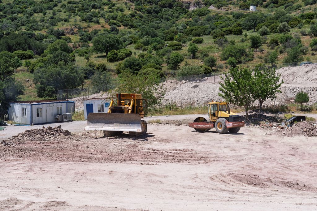 Buyuksehrden Dikiliye Tam Tesekkullu Sokak Hayvanlari Kampusu