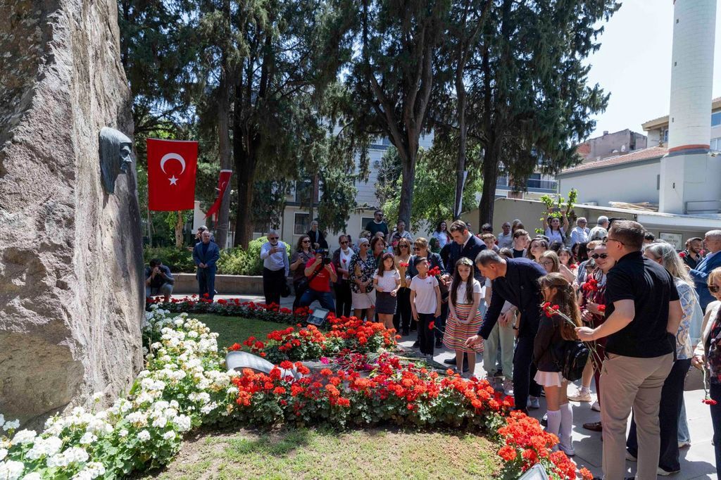 Cemil Tugay Zubeyde Anne Hepimiz Sizin Cocuklariniziz (3)