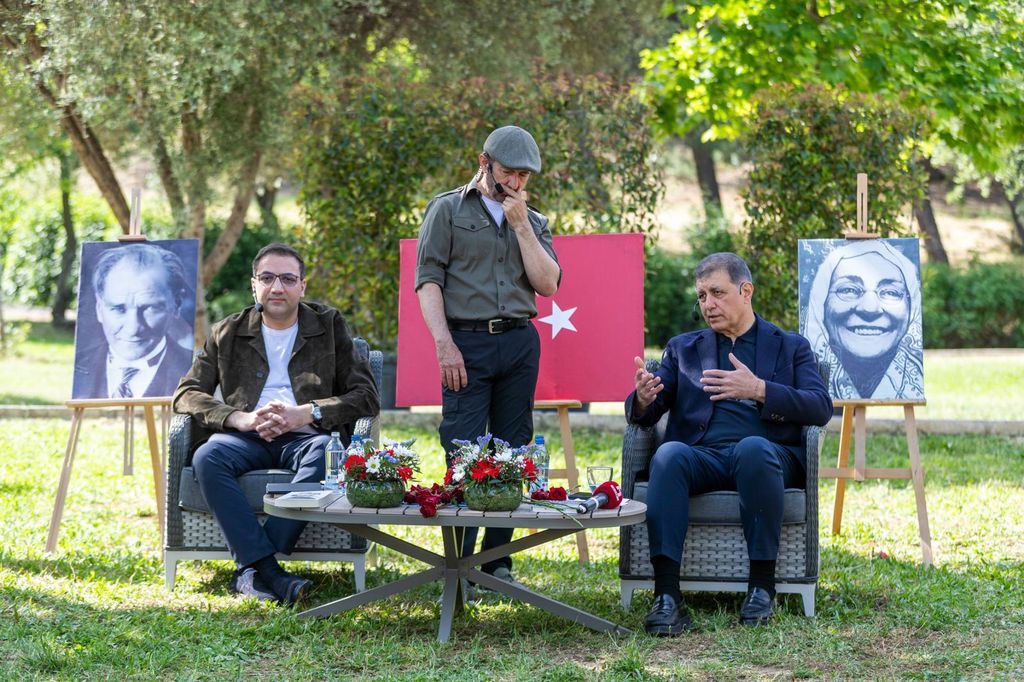 Cemil Tugaydan Anneler Gununde Duygulandiran Siir (2)