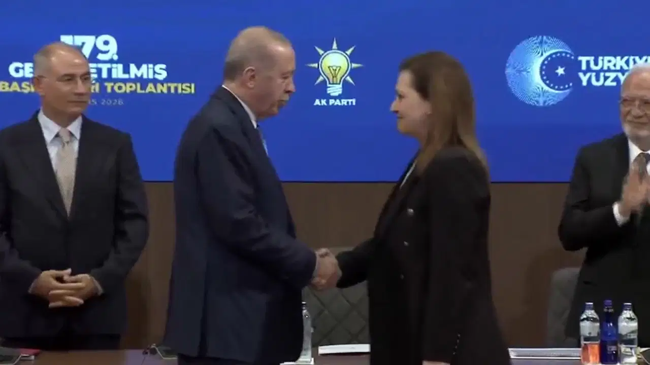 Erdogan Rozeti Takti Burcu Koksal Ak Partide