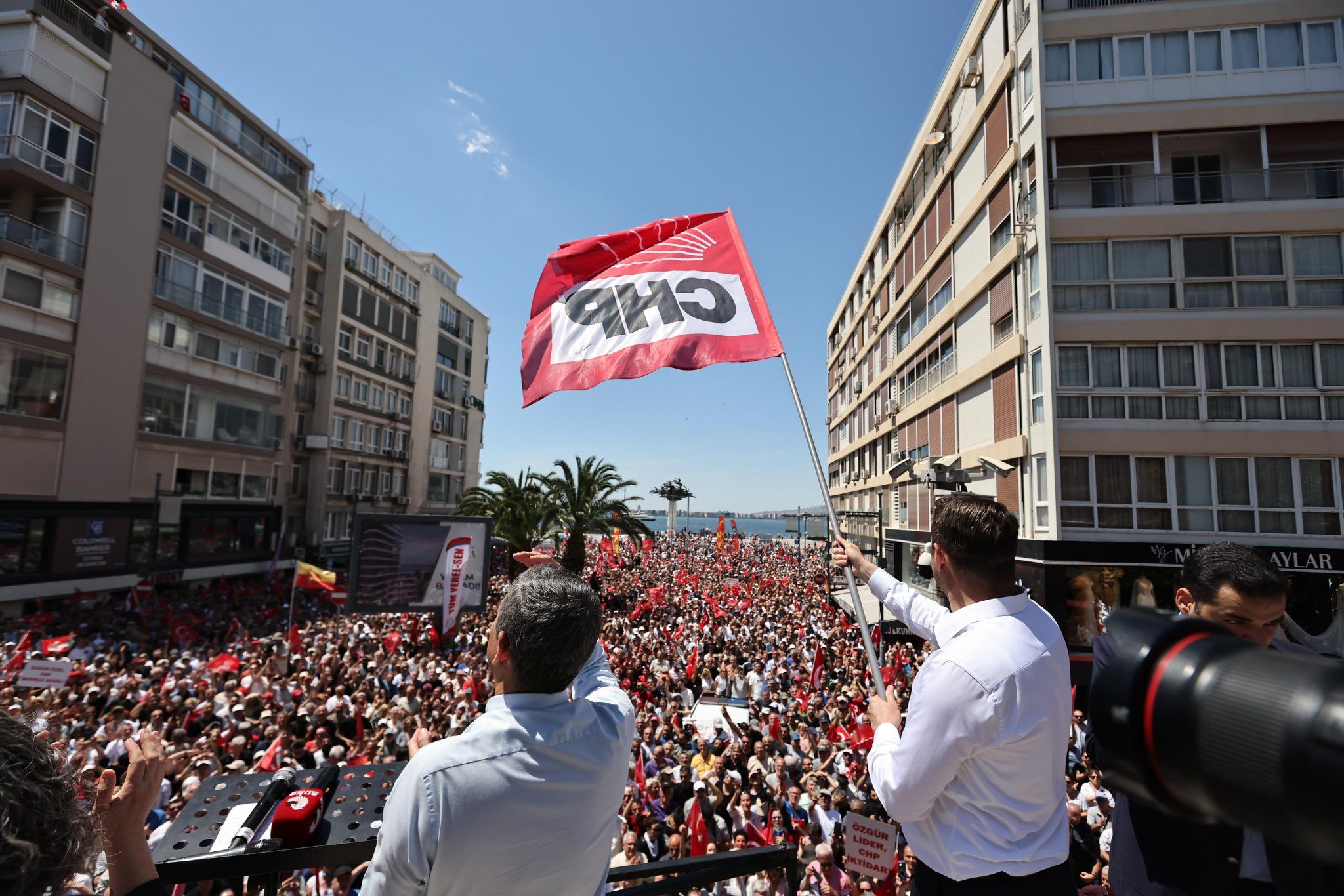 Izmir Mitingi Sonrasi Ozelden Aciklama Sen Bizim Gullerimizi Yetim Mi Sandin (3)-2