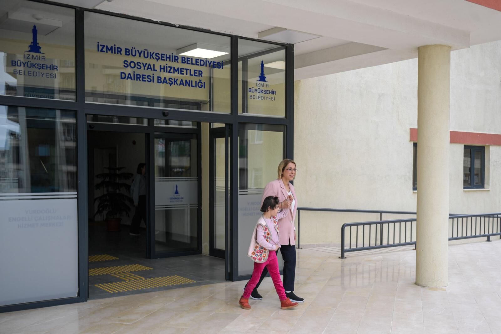 Izmirde Ozel Ailelere Destek Buyuyor (1)