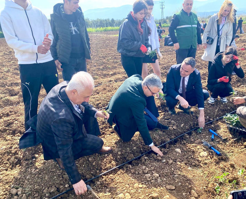 Kemalpasada 20 Bin Fidan Umut Oldu (2)