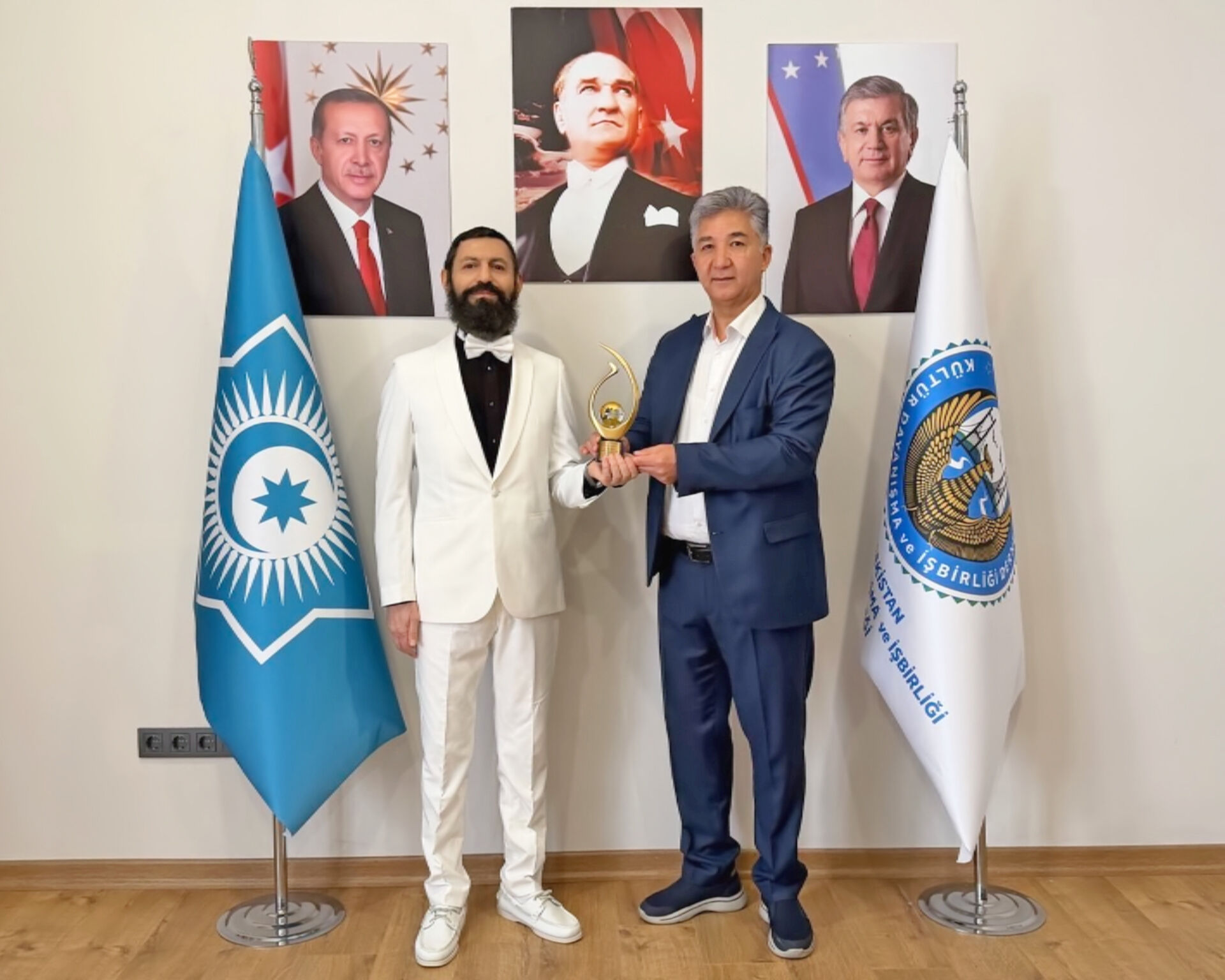 Akif Manafa Kultur Ve Baris Odulu Verildi (2)