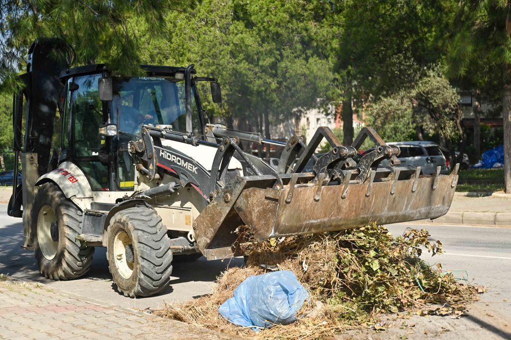 Bornovada Yaz Oncesi Yangin Ve Cevre Seferberligi (2)