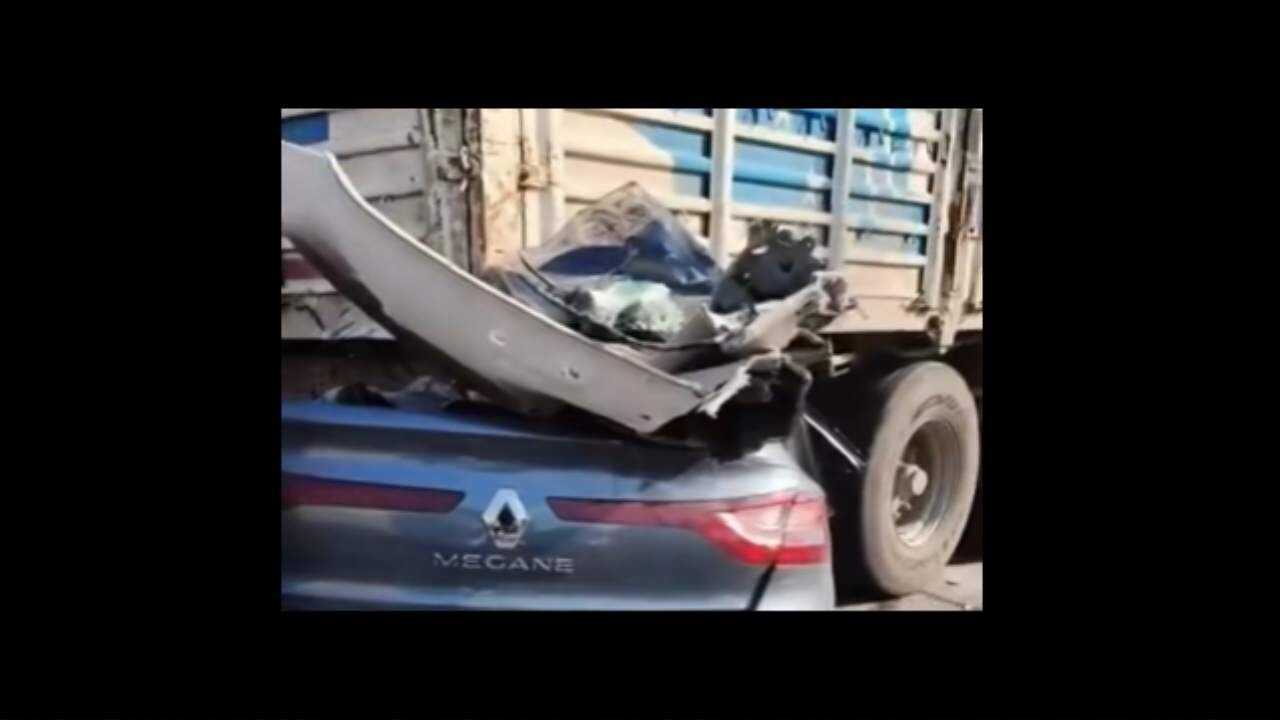 Izmir Bornovada Tira Carpan Otomobilin Surucusu Hayatini Kaybetti
