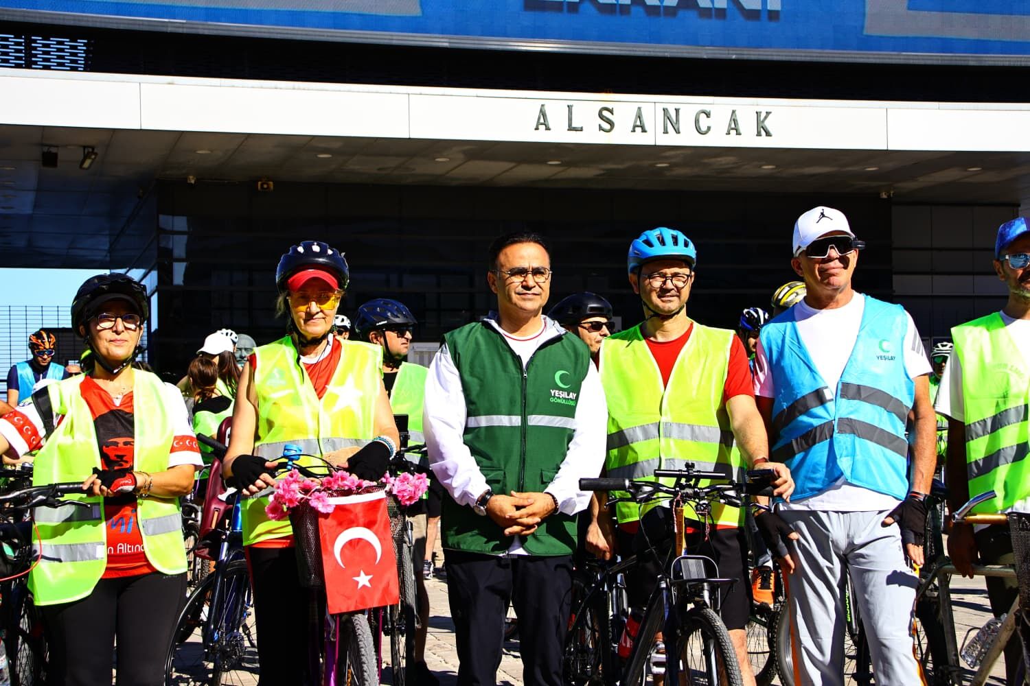 Izmirde Saglikli Yasam Icin Pedal Cevirdiler (1)