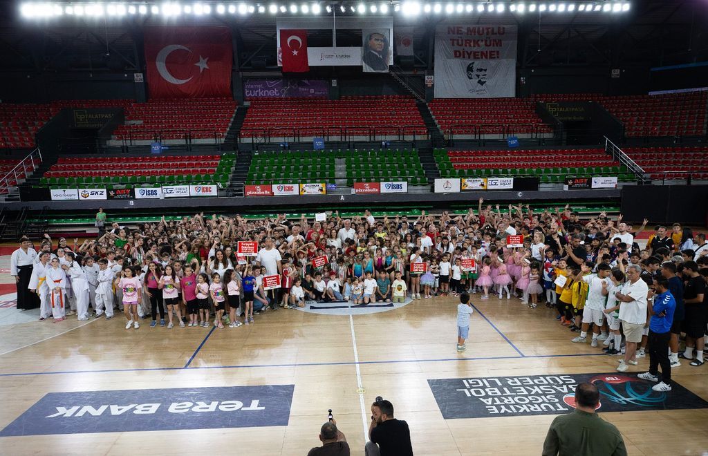 Karsiyakada Spor Soleni 3 Bin 500 Genc Sezonu Madalyayla Kapatti (5)