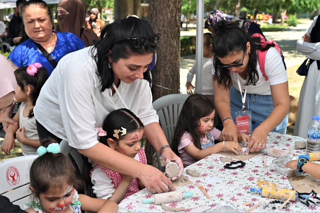 Miniklerin Eserleri Buyukparkta Sergilendi (1)
