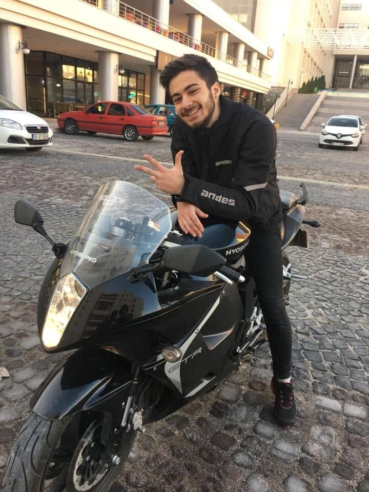 Motosiklet Surucusu Alper Basoren Hayatini Kaybetti (1)