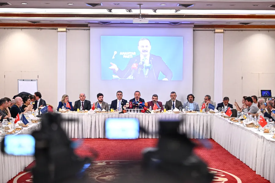 Yavuz Ağirali̇oğlu İzmi̇r Basin3 (1)