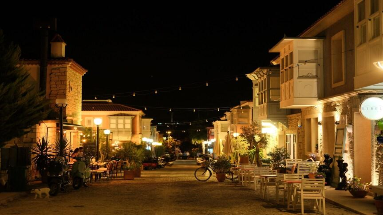 Alaçatı Meydanı