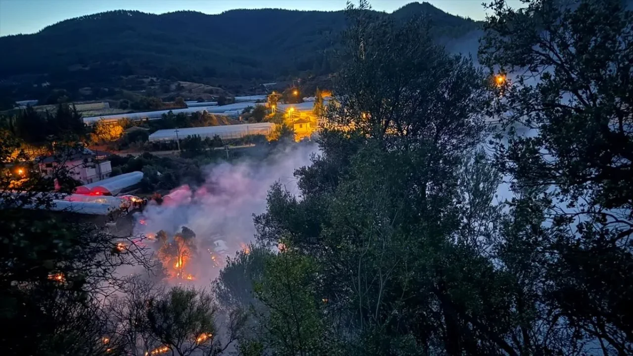 Antalya Ve Mugladaki Orman Yanginlarina Mudahale Ediliyor (3)