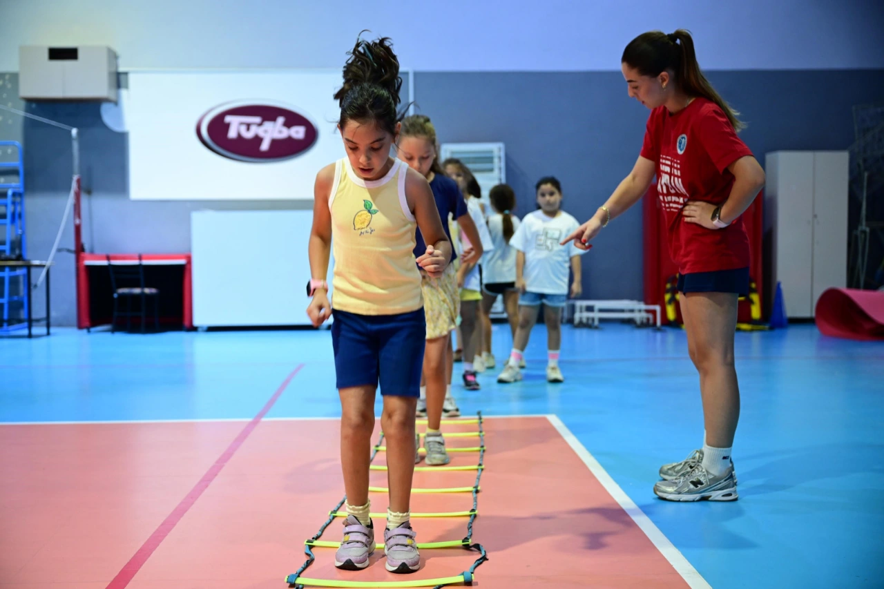 Aydinda Ucretsiz Voleybol Kurslari Cocuklardan Yogun Ilgi Goruyor Yenibakishaber (1)