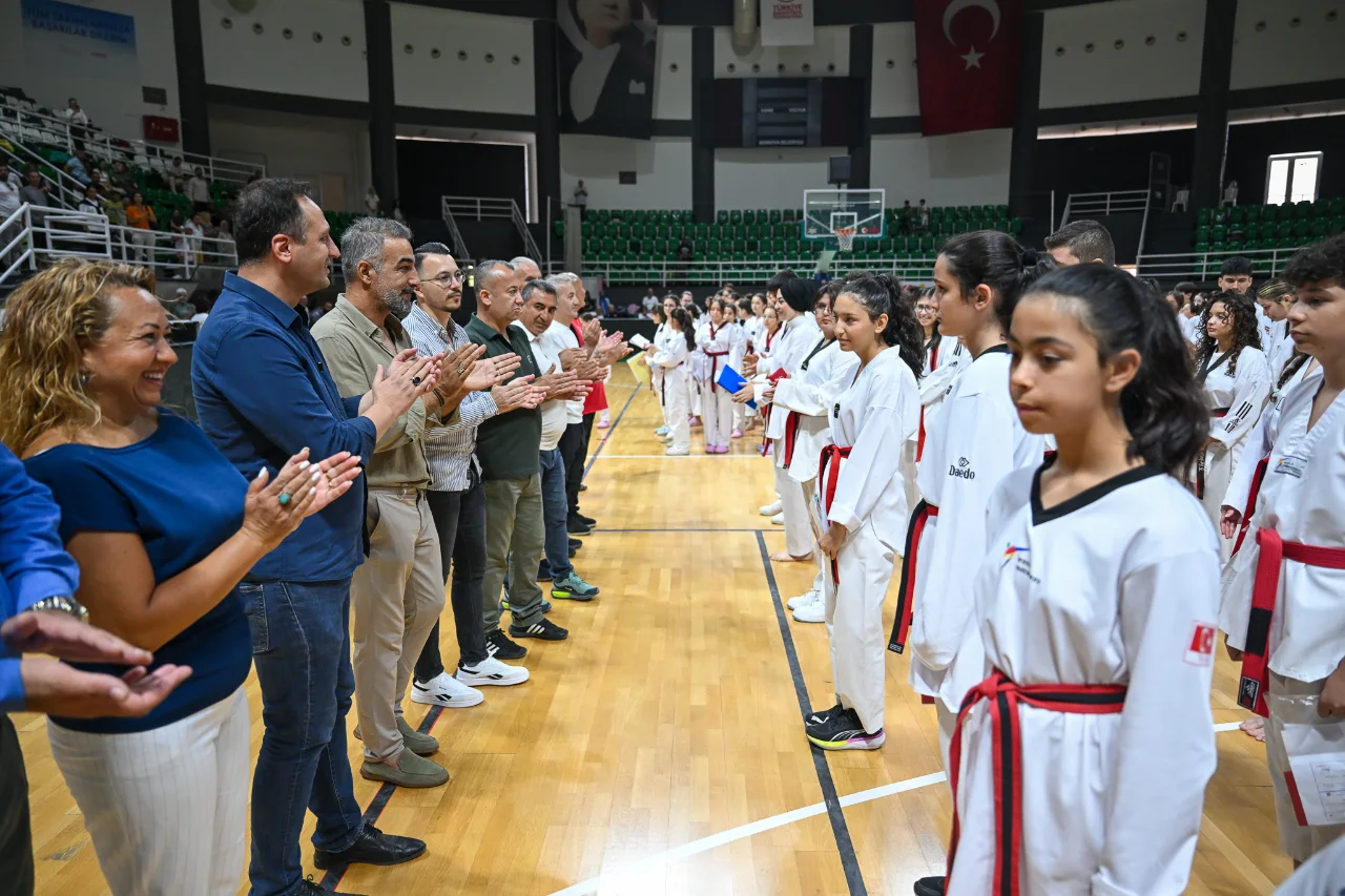 Baskan Eski Den Gencligi Koruyan Ailelere Ovgu Yenibakishaber (1)