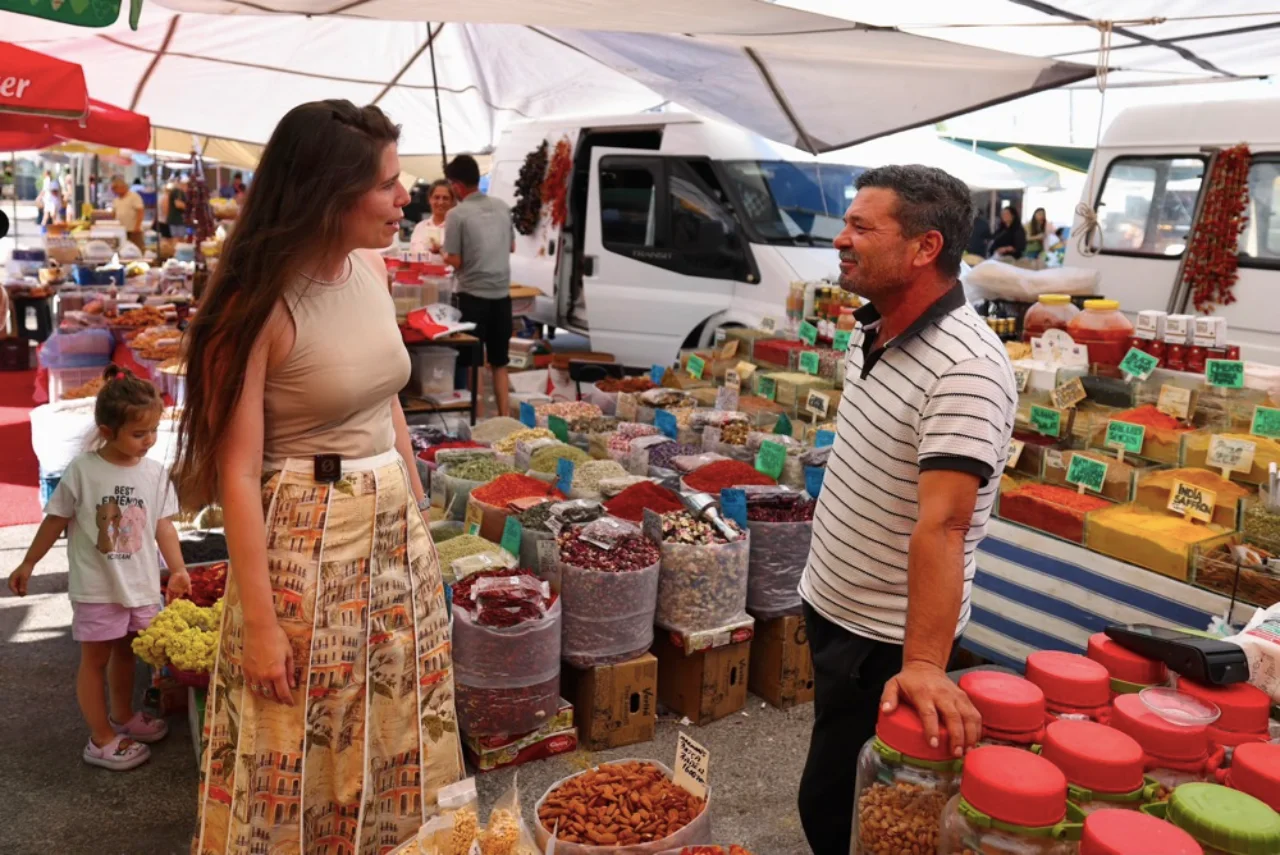 Baskan Lal Denizli Alacati Pazarinda Esnaf Ve Vatandaslarla Bulustu Yenibakishaber (2)