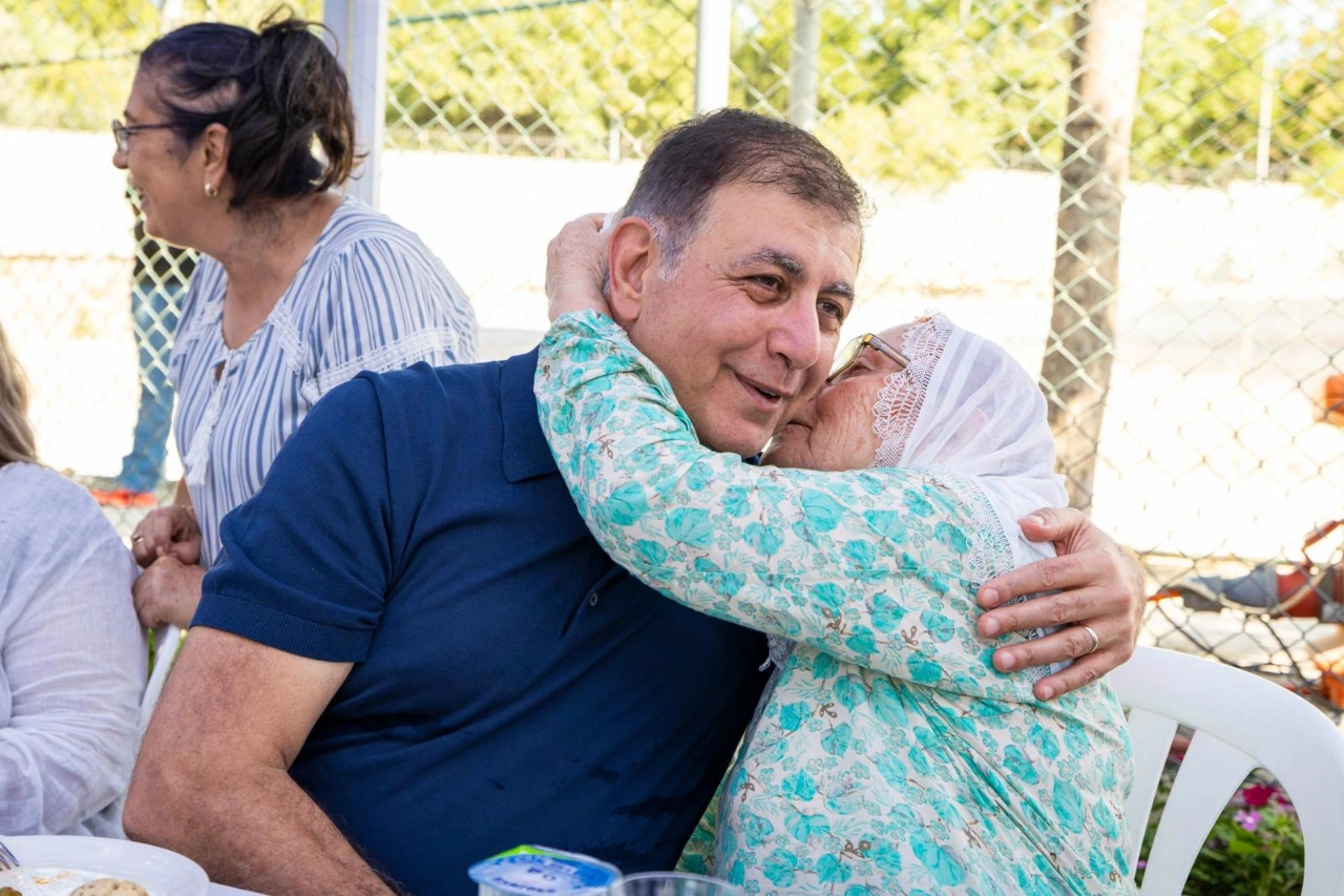 Baskan Tugay Mahalle Bostanlarinda Uretici Kadinlarla Bulustu Yenibakishaber (2)