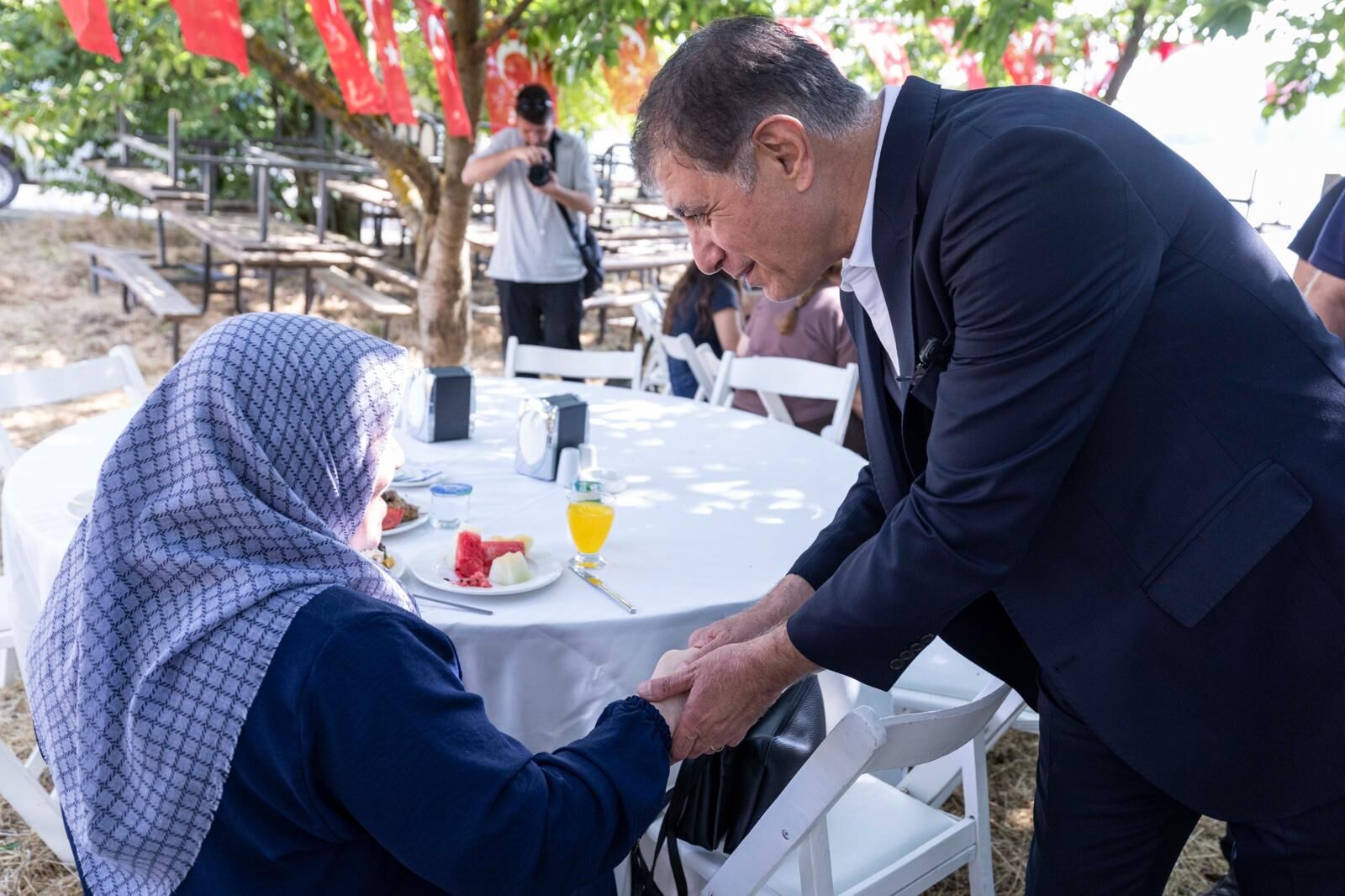 Baskan Tugay Sehit Aileleri Ve Gazilerle Golcukte Bulustu (1)