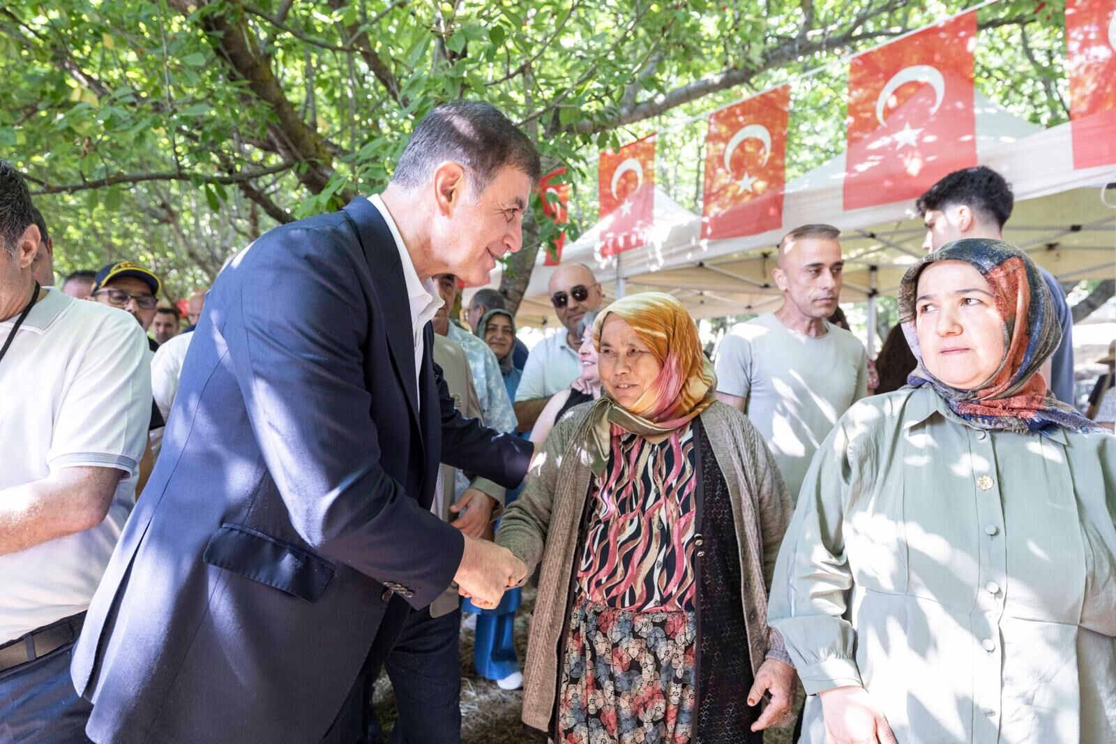 Baskan Tugay Sehit Aileleri Ve Gazilerle Golcukte Bulustu (2)