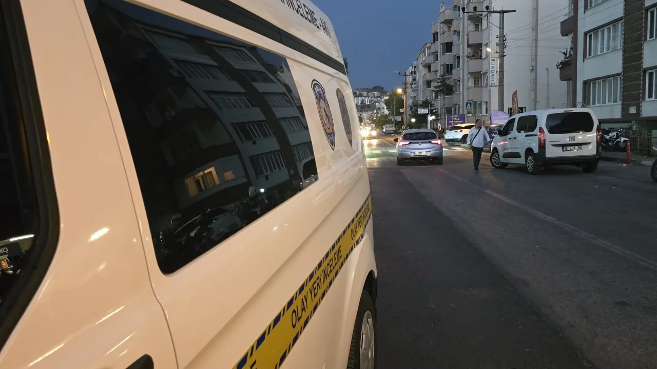 Bogazi Kesilerek Oldurulen Kadinin Katil Zanlisi Komsusu Cikti Yenibakishaber (1)