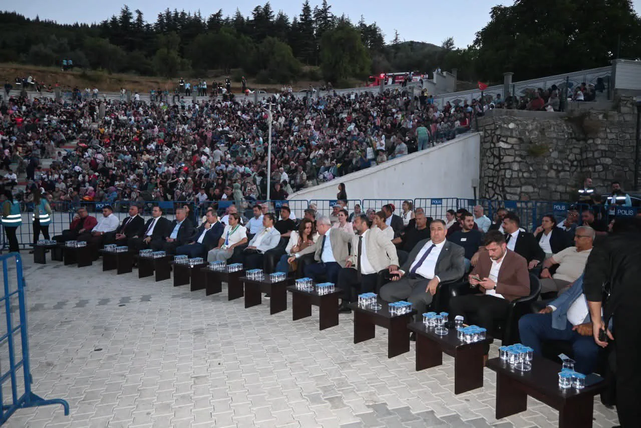Cay Visne Ve Eber Sarisi Festivali Sona Erdi Yenibakishaber