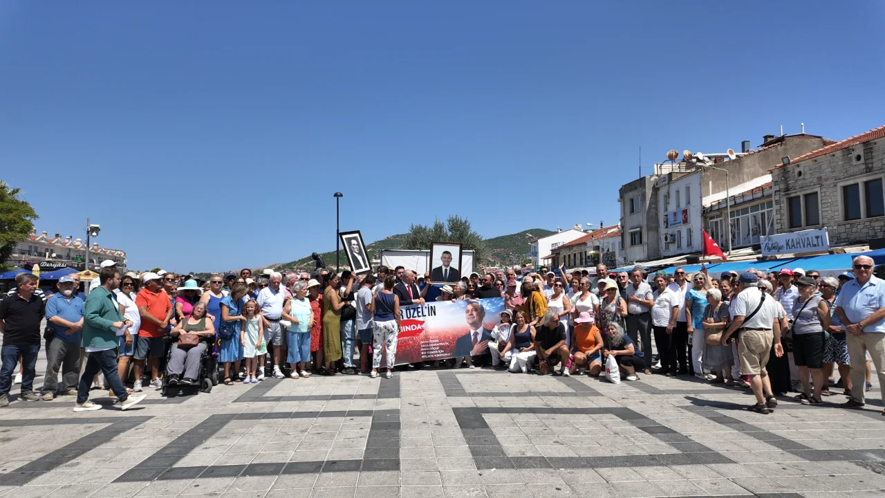 Chp Foca Ilce Orgutu Partiden Topluca Istifa Etti Yenibakishaber